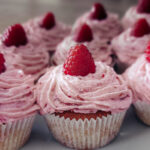 Litschi Cupcakes mit Himbeercreme